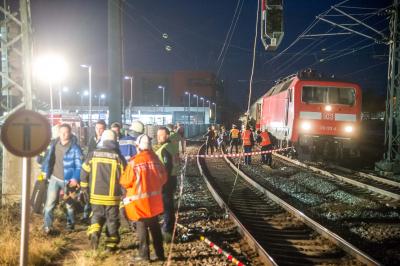 Waiblingen: 161 Personen aus Zug evakuiert - Stromabnehmer von Zug kurz vor dem Bahnhof abgerissen